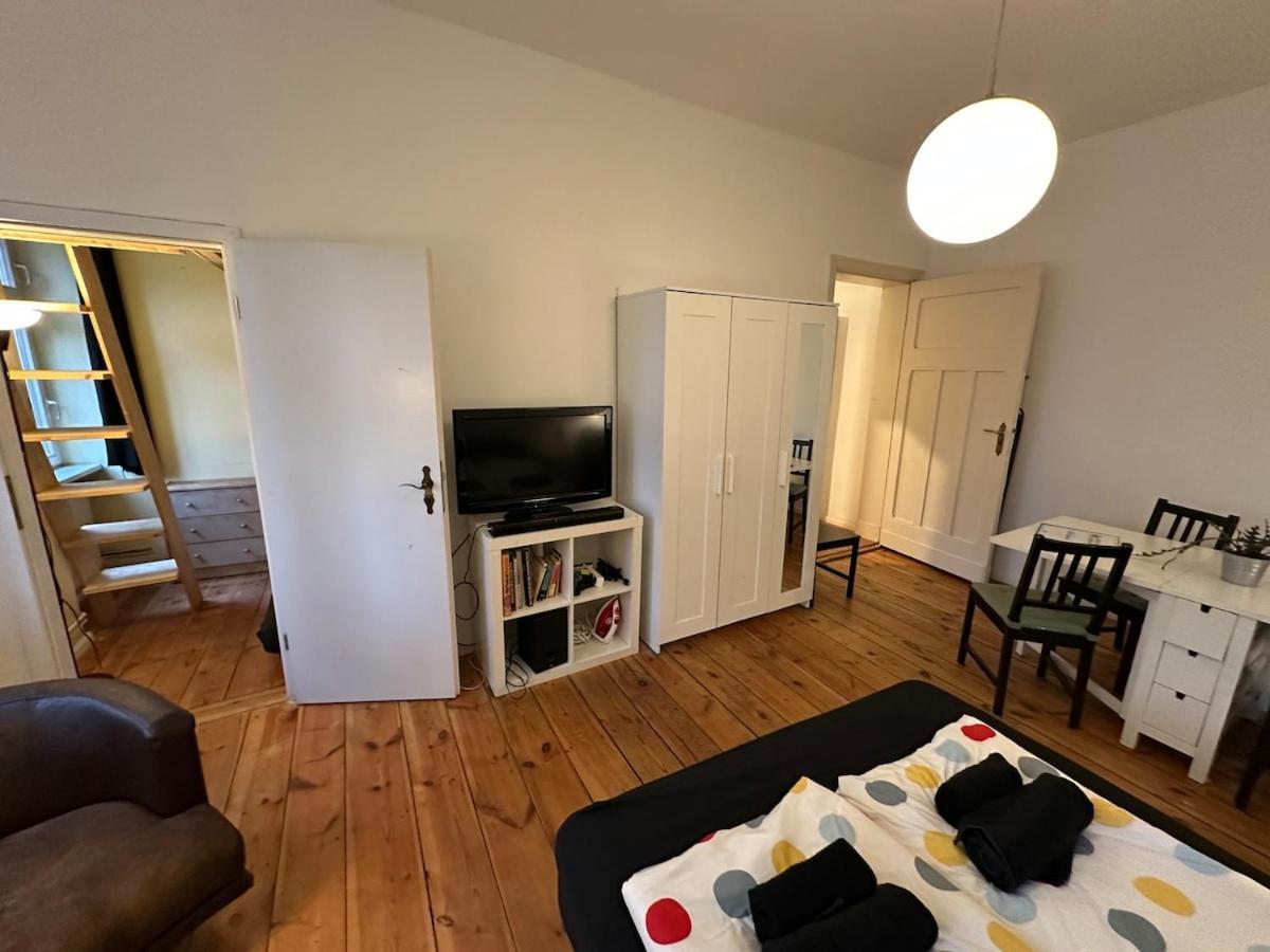 Typical Altbau In The Heart Of Wedding Appartement