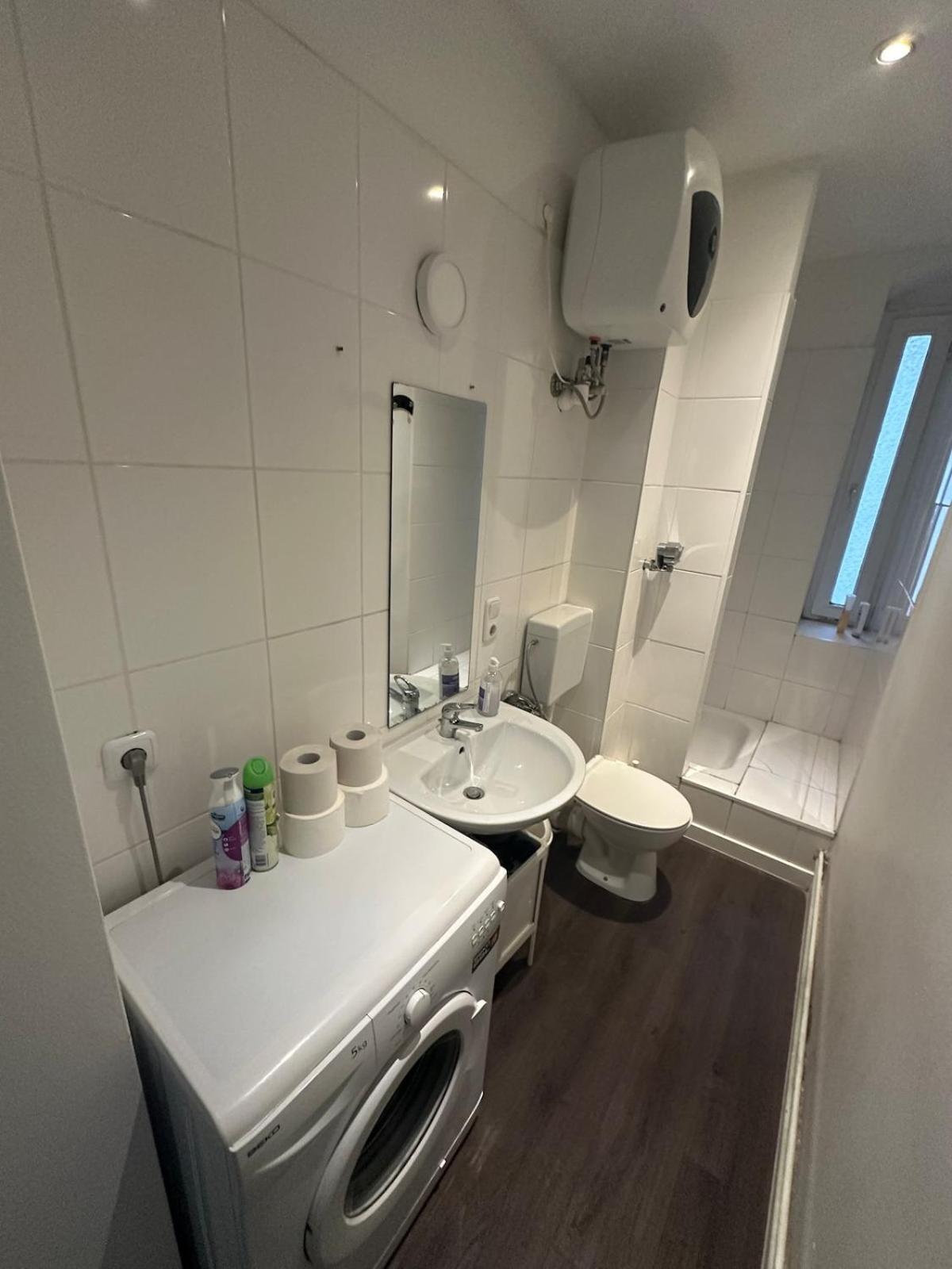 Typical Altbau In The Heart Of Wedding Appartement